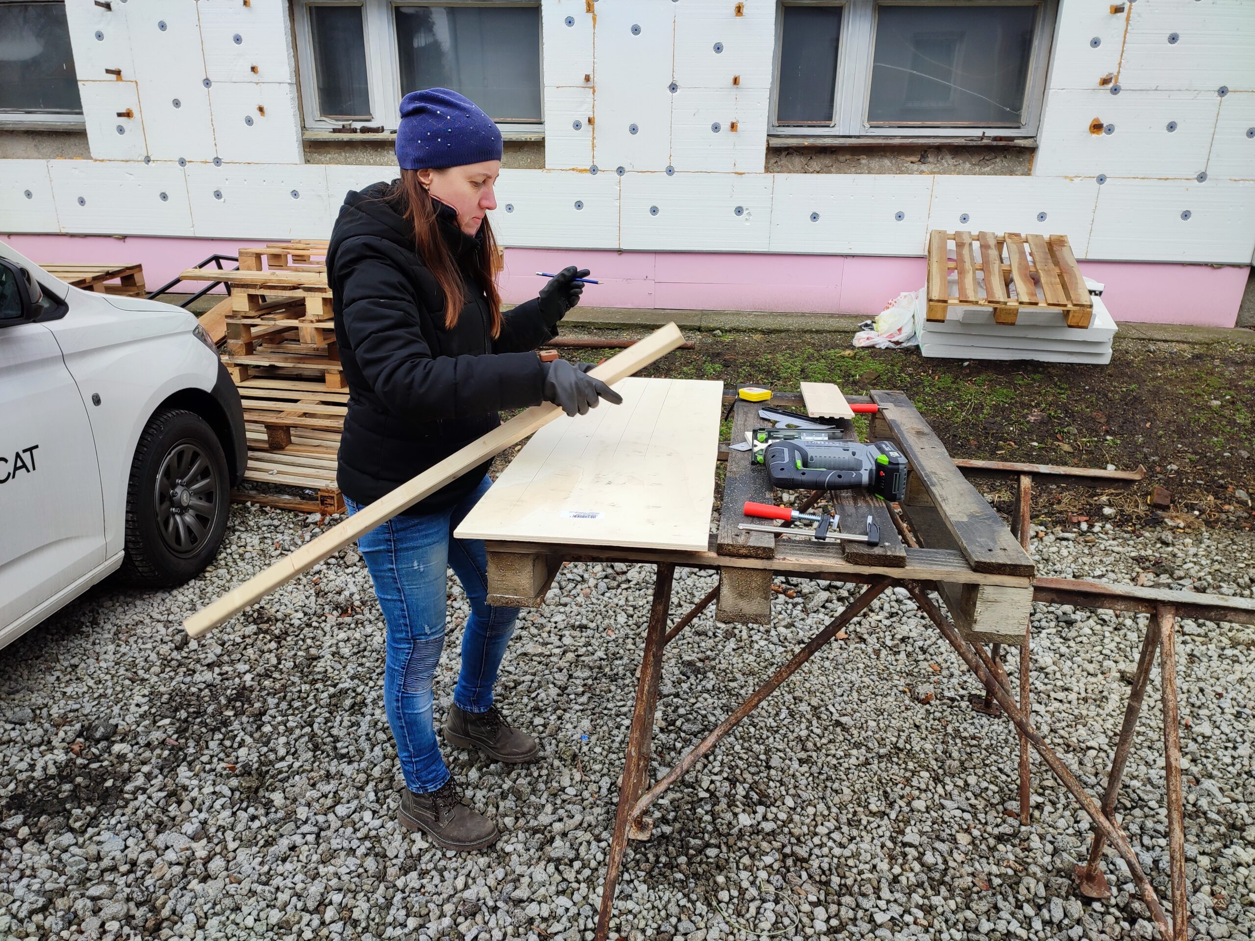 Budování interiéru dodávky.