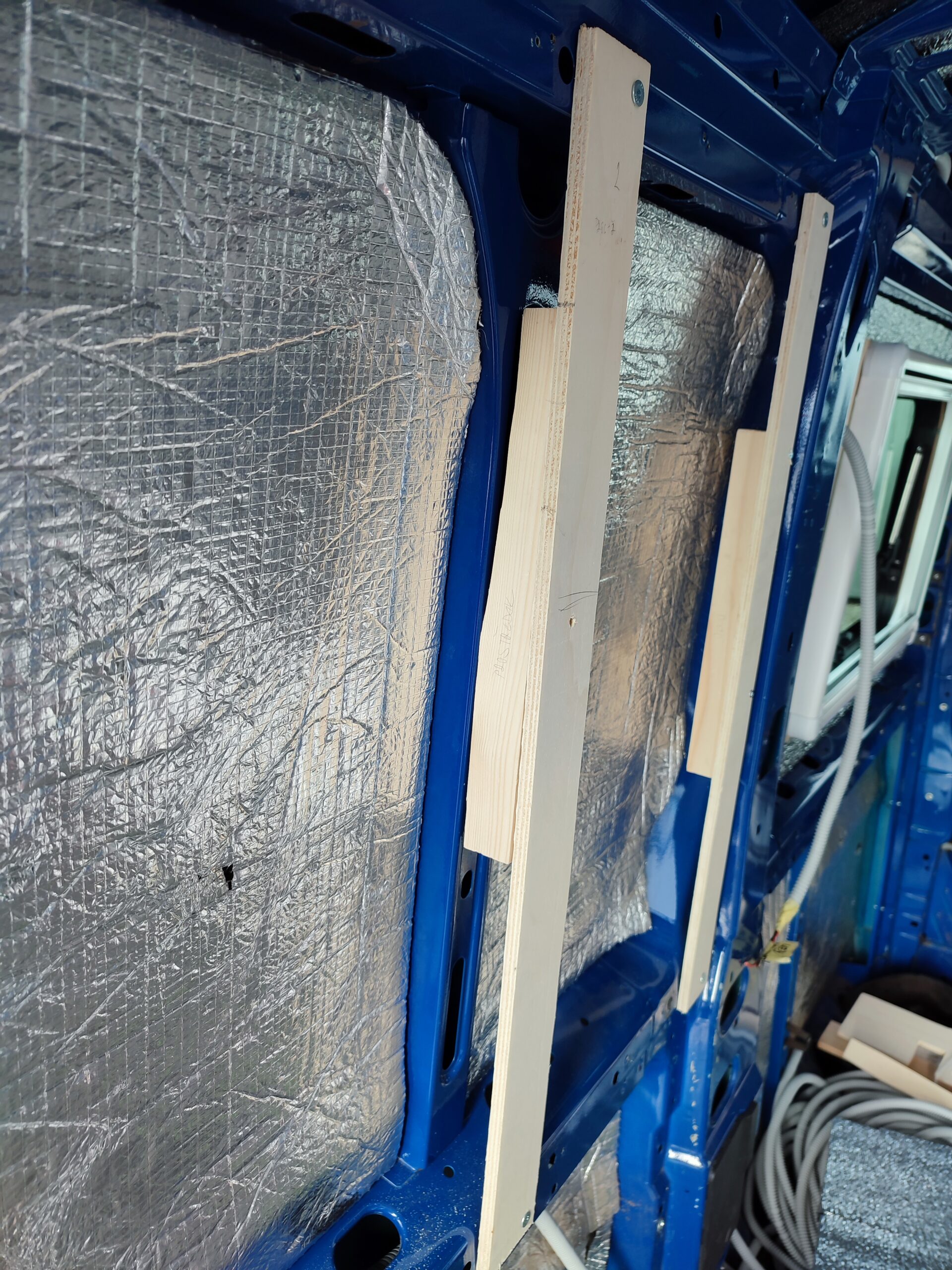 Budování interiéru dodávky.