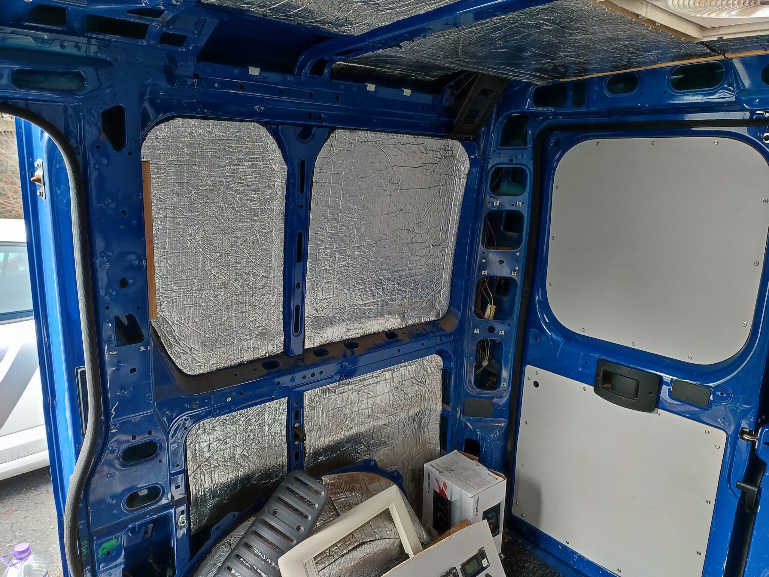 Zateplení obytné dodávky.