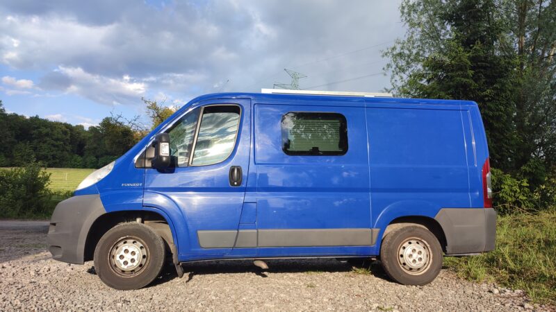 Malá obytná dodávka.